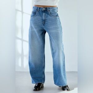 BDG Jaya Baggy Low-Rise Boyfriend Jean Size 28x32